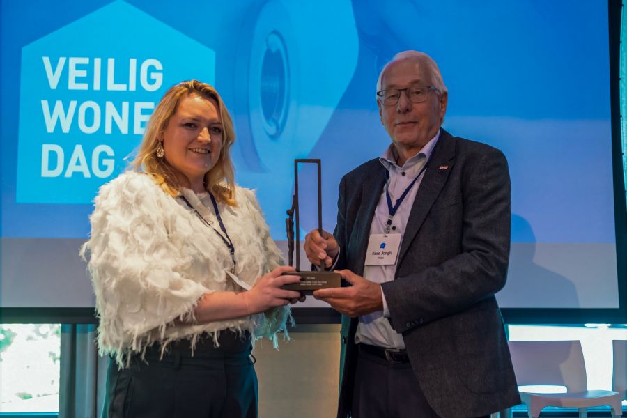 Tijdens de opening was er ook een bijzonder moment voor Kees Jongh, een van de initiatiefnemers van het PKVW. Nadat hij vorig jaar al een Koninklijke onderscheiding ontving voor zijn jarenlange inzet voor het PKVW, werd hij ook deze dag door het CCV op het podium in het zonnetje gezet door CCV-adviseur Dominique Storimans.